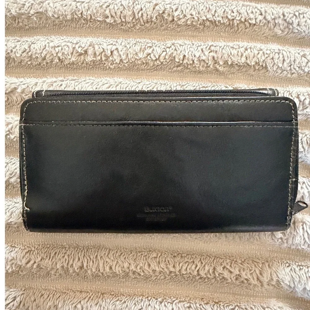 Buxton Women Leather Tri-Fold Clutch Wallet Black Contrast Stitching